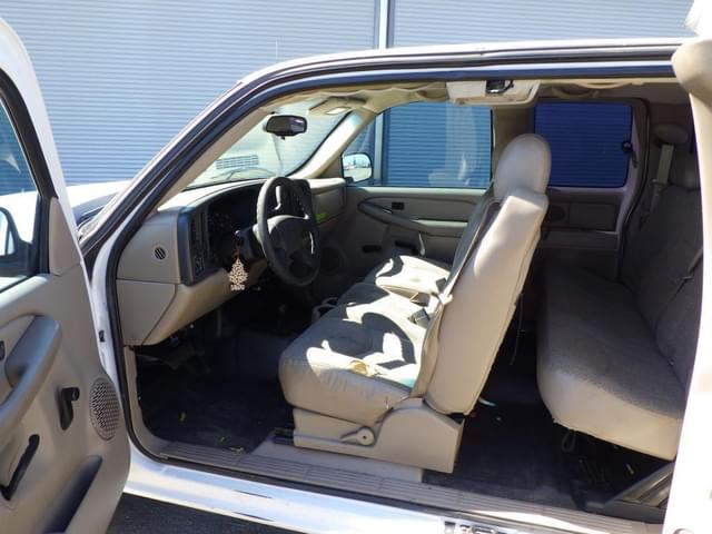Image of Chevrolet 1500 equipment image 4