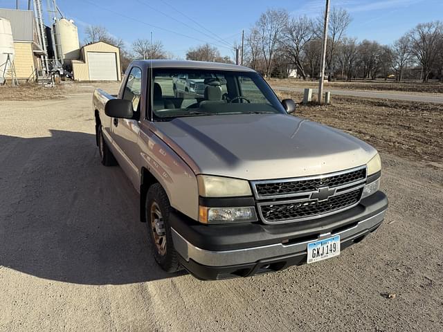 Image of Chevrolet 1500 equipment image 1