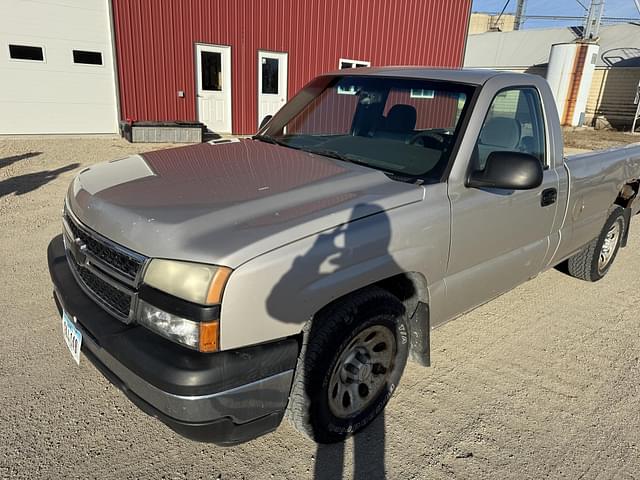 Image of Chevrolet 1500 equipment image 3