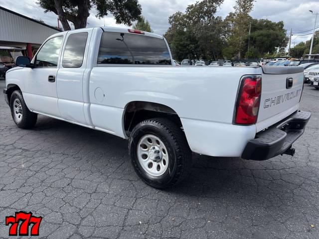 Image of Chevrolet 1500 equipment image 3