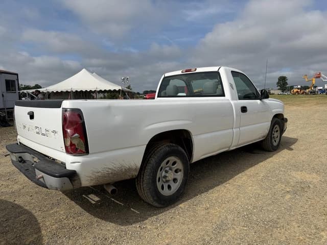 Image of Chevrolet 1500 equipment image 2