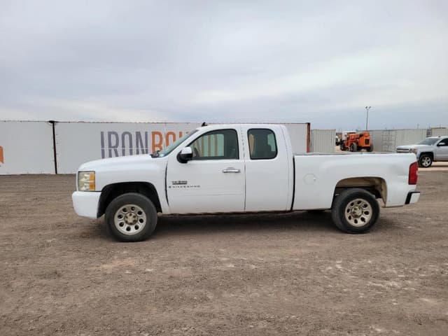 Image of Chevrolet 1500 equipment image 1