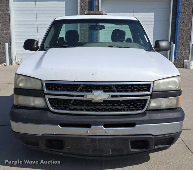 Image of Chevrolet 1500 equipment image 1