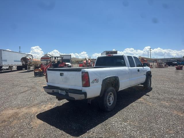 Image of Chevrolet 2500 equipment image 3