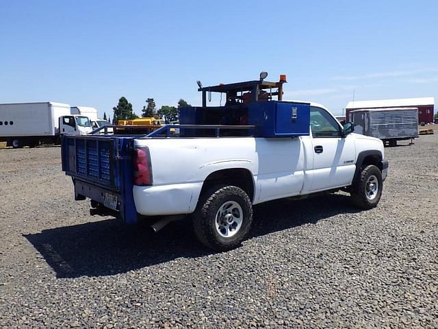 Image of Chevrolet 2500 equipment image 3