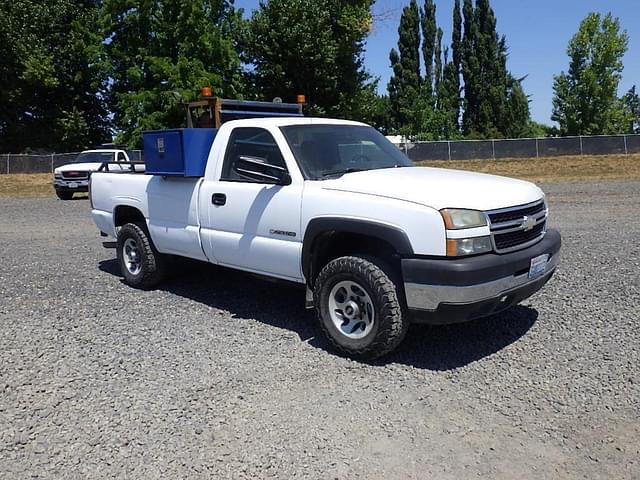 Image of Chevrolet 2500 equipment image 1
