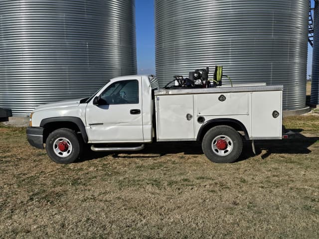 Image of Chevrolet 2500 equipment image 2