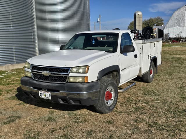 Image of Chevrolet 2500 equipment image 1