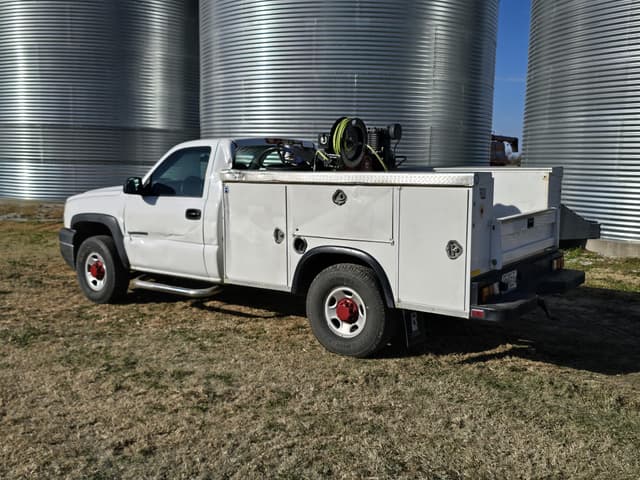 Image of Chevrolet 2500 equipment image 3