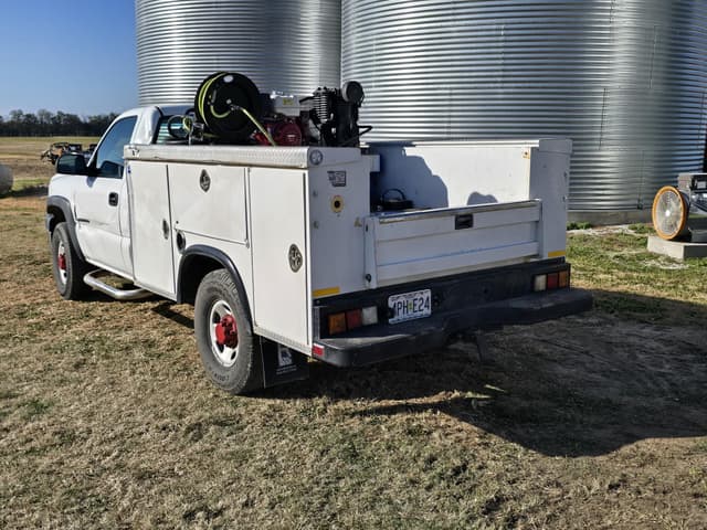Image of Chevrolet 2500 equipment image 4