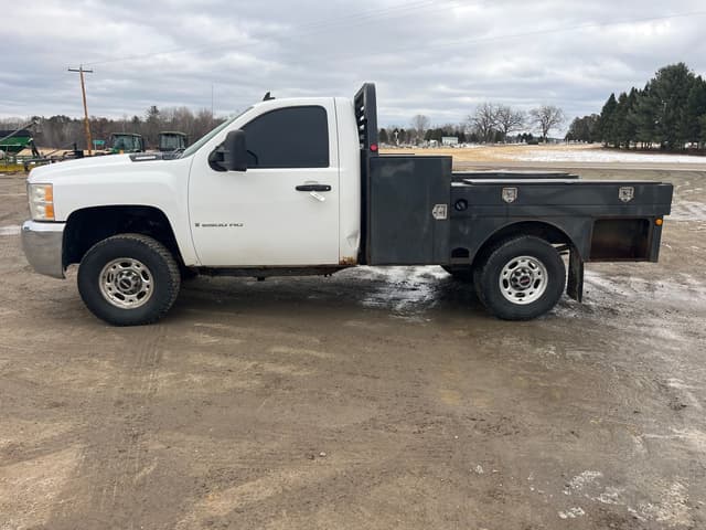 Image of Chevrolet 2500 equipment image 1