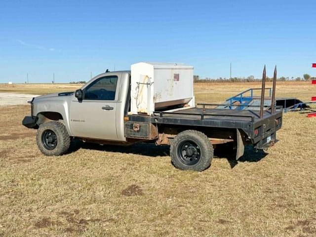 Image of Chevrolet 2500 equipment image 2