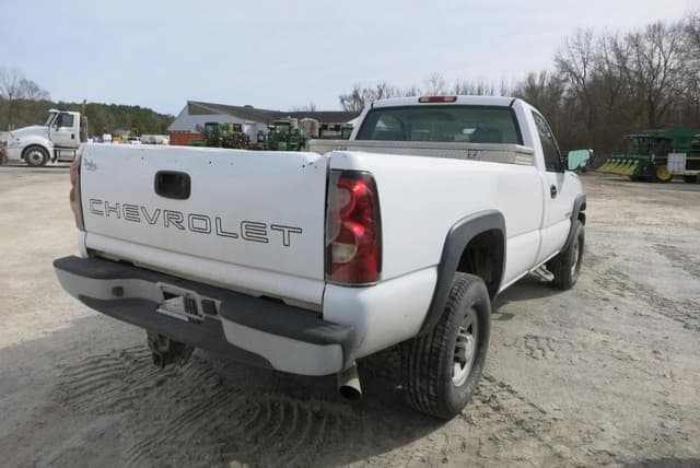 Image of Chevrolet 2500HD equipment image 2