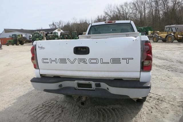 Image of Chevrolet 2500HD equipment image 3