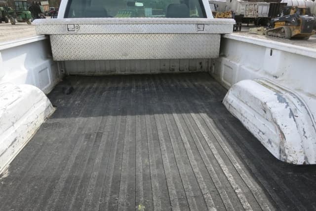 Image of Chevrolet 2500HD equipment image 4