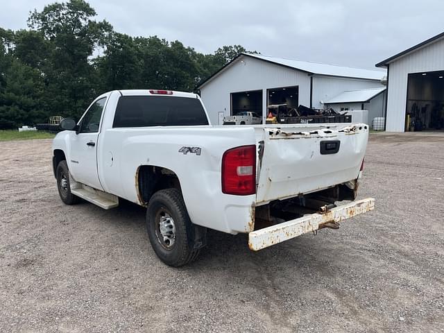 Image of Chevrolet 2500HD equipment image 2
