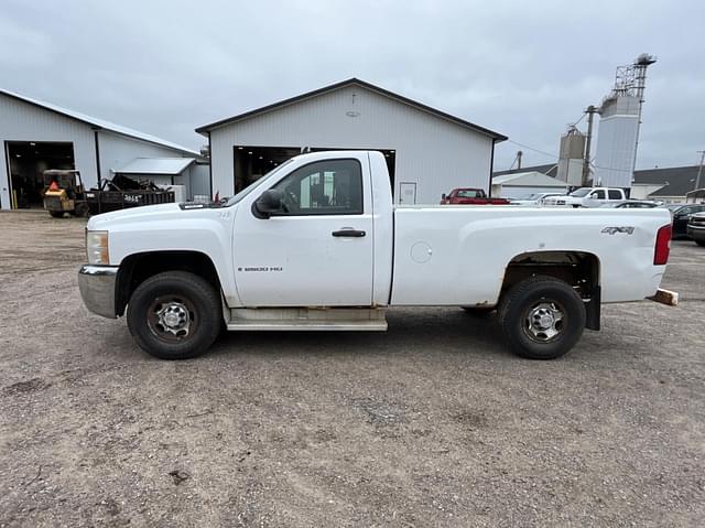 Image of Chevrolet 2500HD equipment image 1