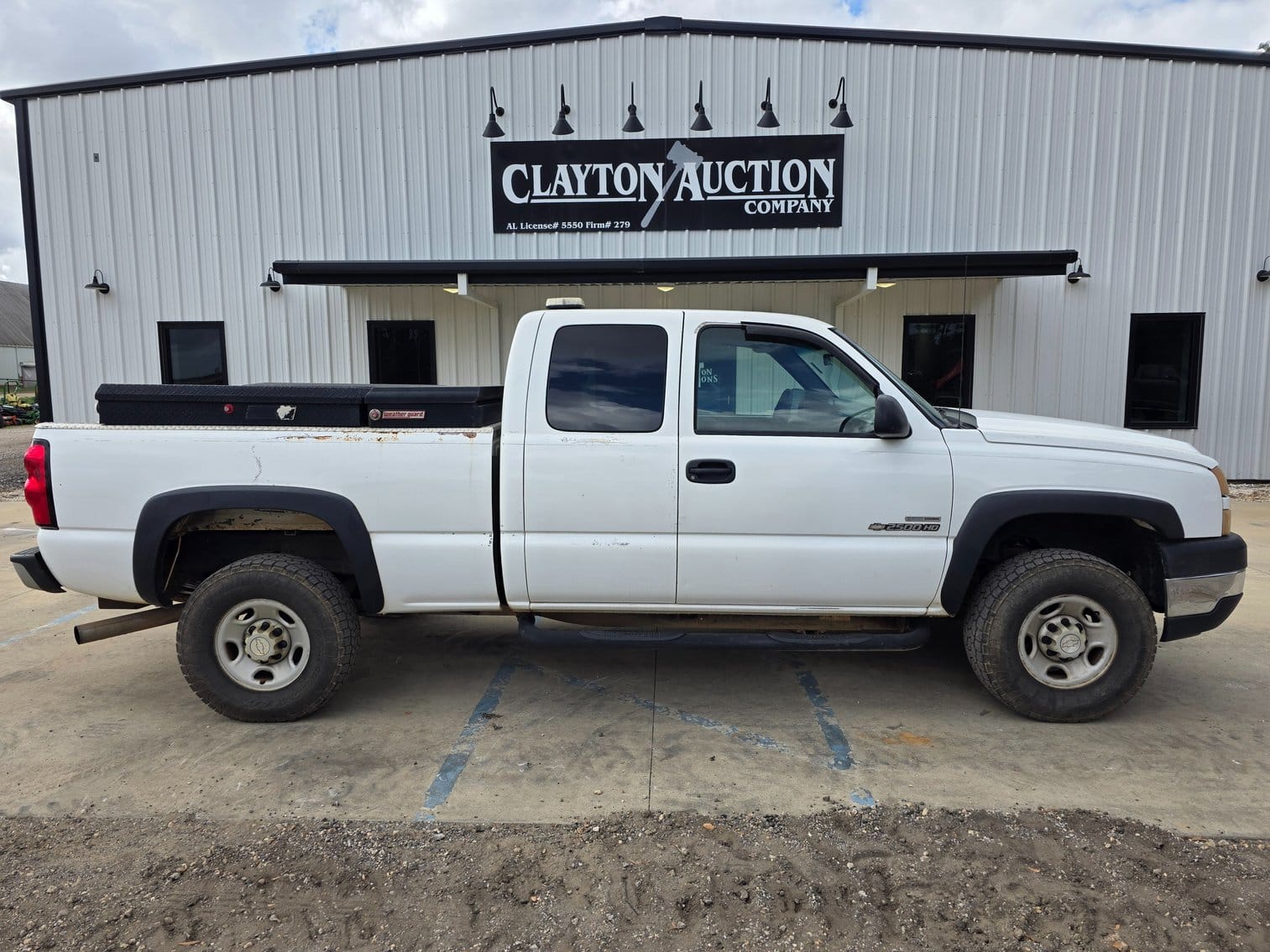 2007 Chevrolet 2500HD Equipment Image0