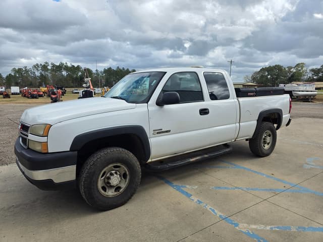 Image of Chevrolet 2500HD equipment image 2