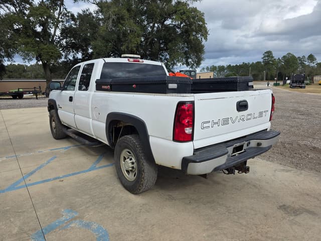 Image of Chevrolet 2500HD equipment image 3