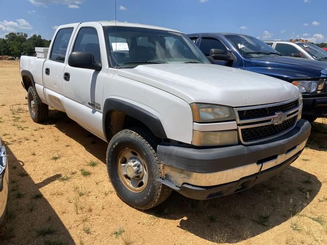 Image of Chevrolet 2500HD equipment image 3