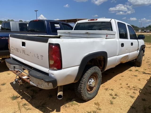 Image of Chevrolet 2500HD equipment image 2