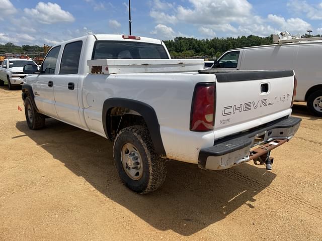 Image of Chevrolet 2500HD equipment image 1
