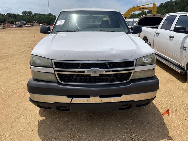 Image of Chevrolet 2500HD equipment image 4