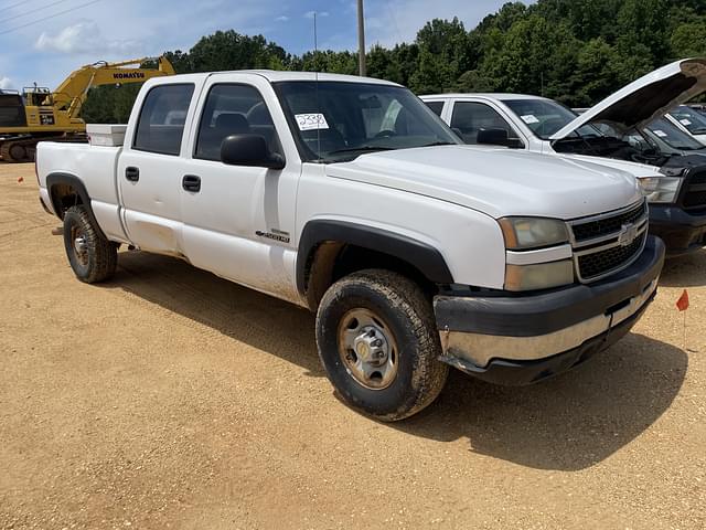 Image of Chevrolet 2500HD equipment image 3