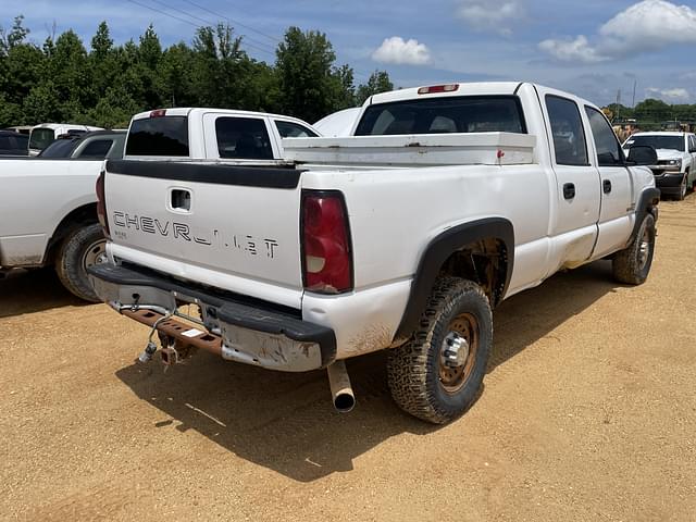 Image of Chevrolet 2500HD equipment image 2