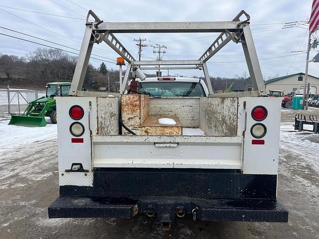 Image of Chevrolet 2500HD equipment image 3