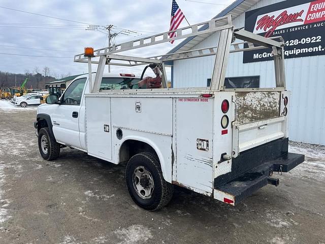 Image of Chevrolet 2500HD equipment image 2