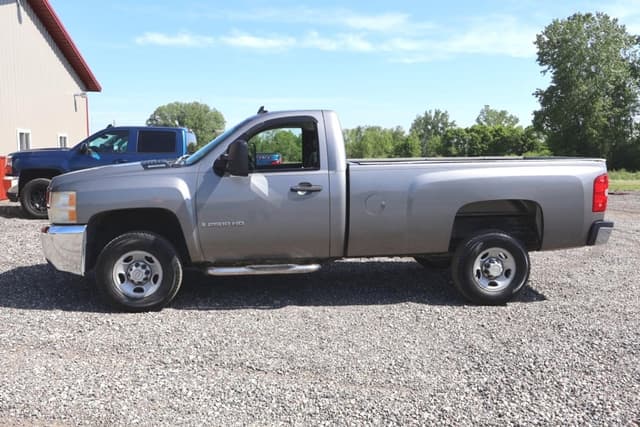 Image of Chevrolet 2500 equipment image 1