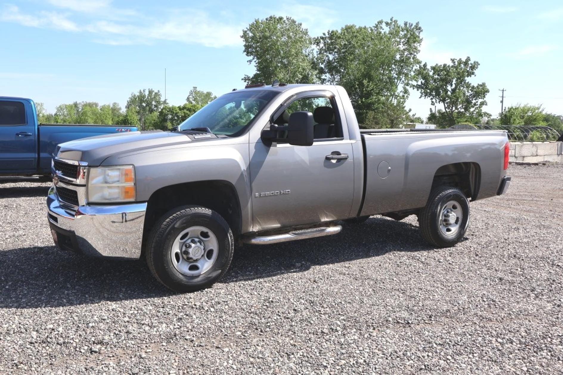2007 Chevrolet 2500 Equipment Image0