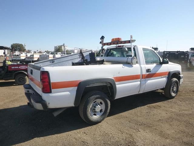 Image of Chevrolet 2500 equipment image 2