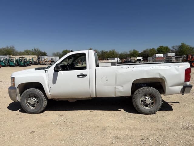 Image of Chevrolet 2500 equipment image 1