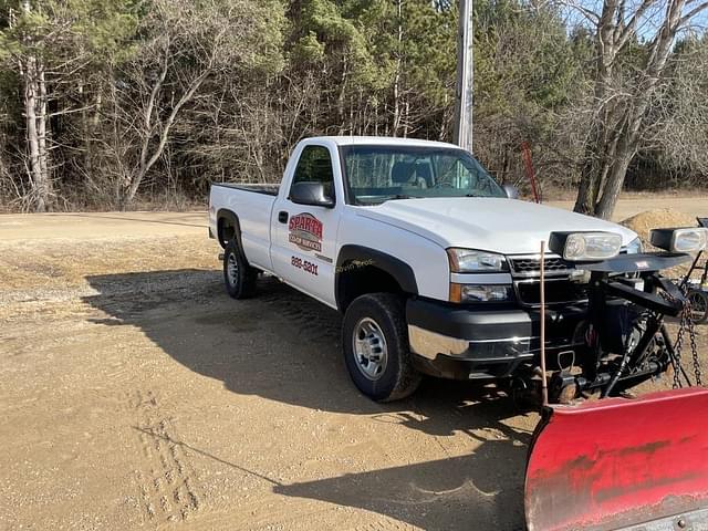 Image of Chevrolet 2500 equipment image 3