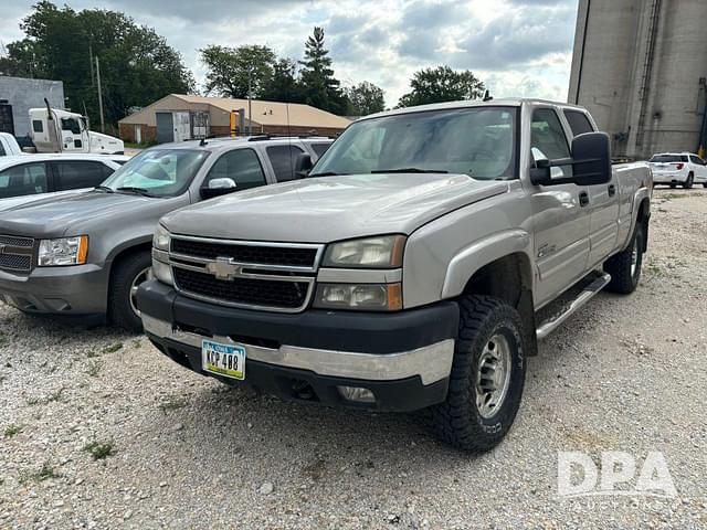 Image of Chevrolet 2500HD equipment image 1