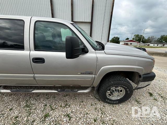 Image of Chevrolet 2500HD equipment image 4