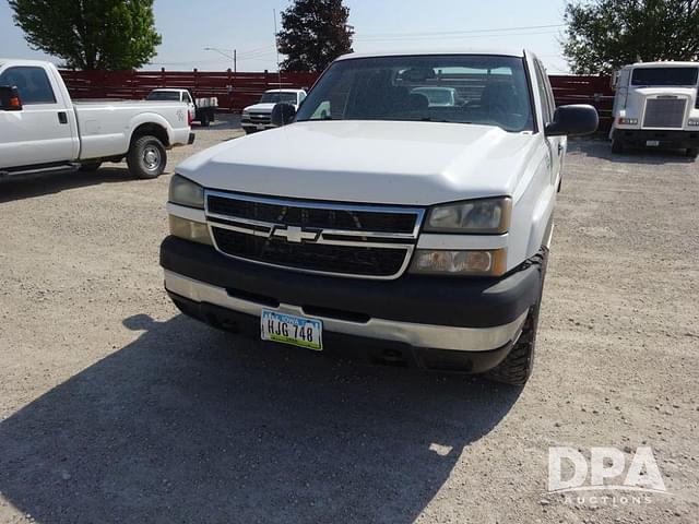 Image of Chevrolet 2500HD equipment image 2