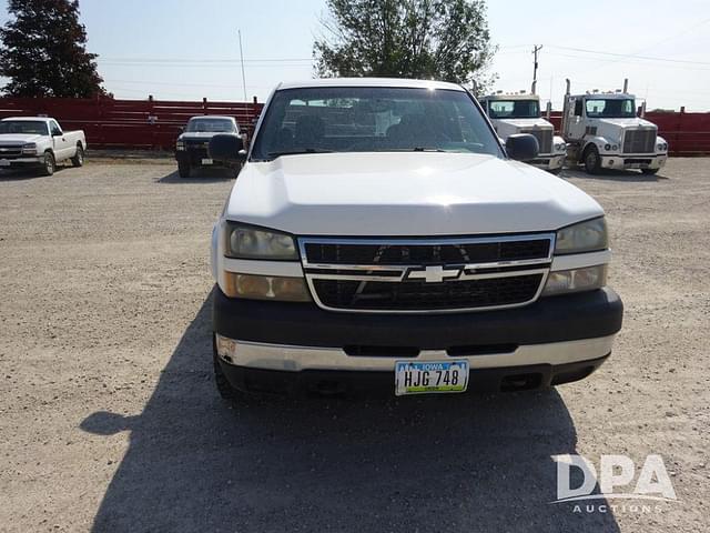 Image of Chevrolet 2500HD equipment image 4
