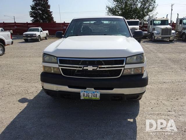 Image of Chevrolet 2500HD equipment image 3