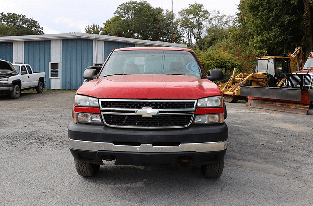 Image of Chevrolet 2500HD equipment image 1