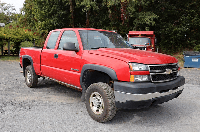 Image of Chevrolet 2500HD equipment image 2