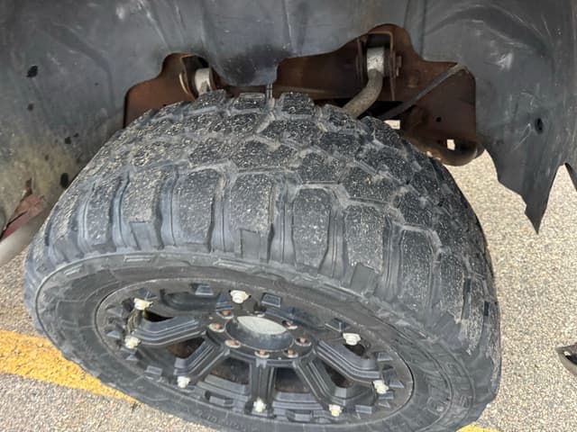 Image of Chevrolet 2500HD equipment image 4