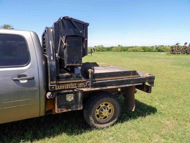 Image of Chevrolet 2500HD equipment image 2