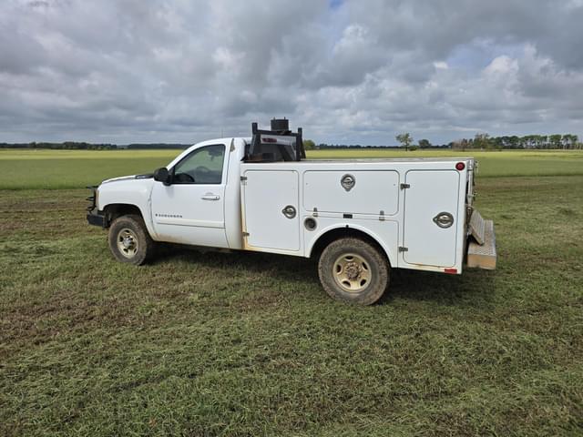 Image of Chevrolet 2500HD equipment image 1