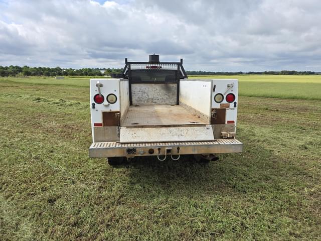 Image of Chevrolet 2500HD equipment image 3