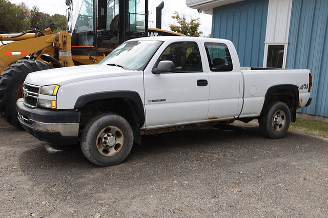 Image of Chevrolet 2500HD equipment image 1