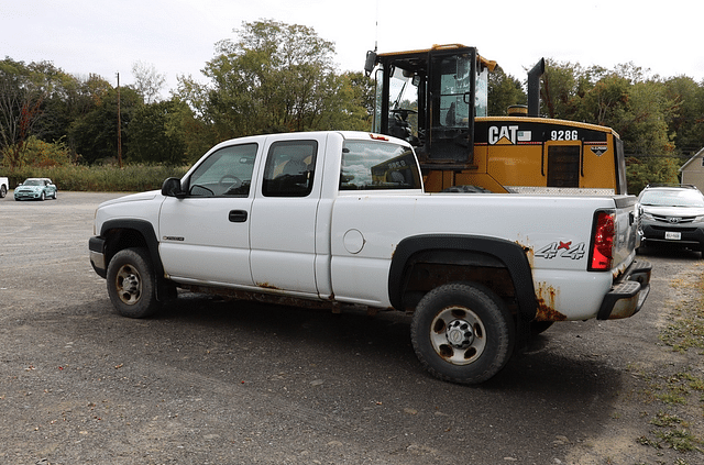 Image of Chevrolet 2500HD equipment image 3